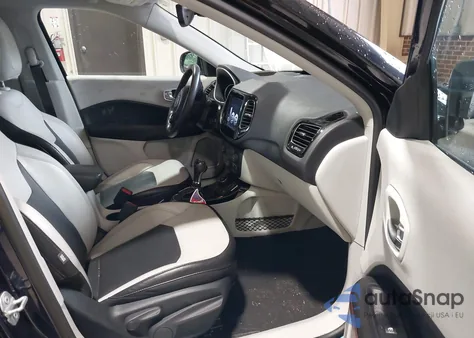 2018 Jeep Compass Limited 4X4 из США, поврежденный, VIN 3C4NJDCB8JT360337